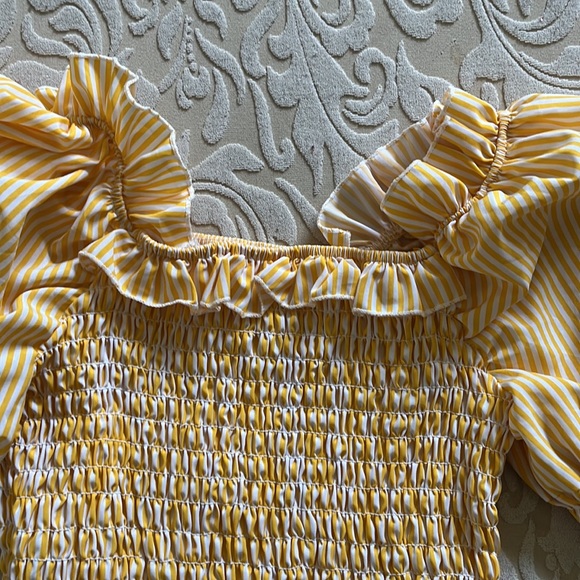 Beautiful top - Picture 2 of 6